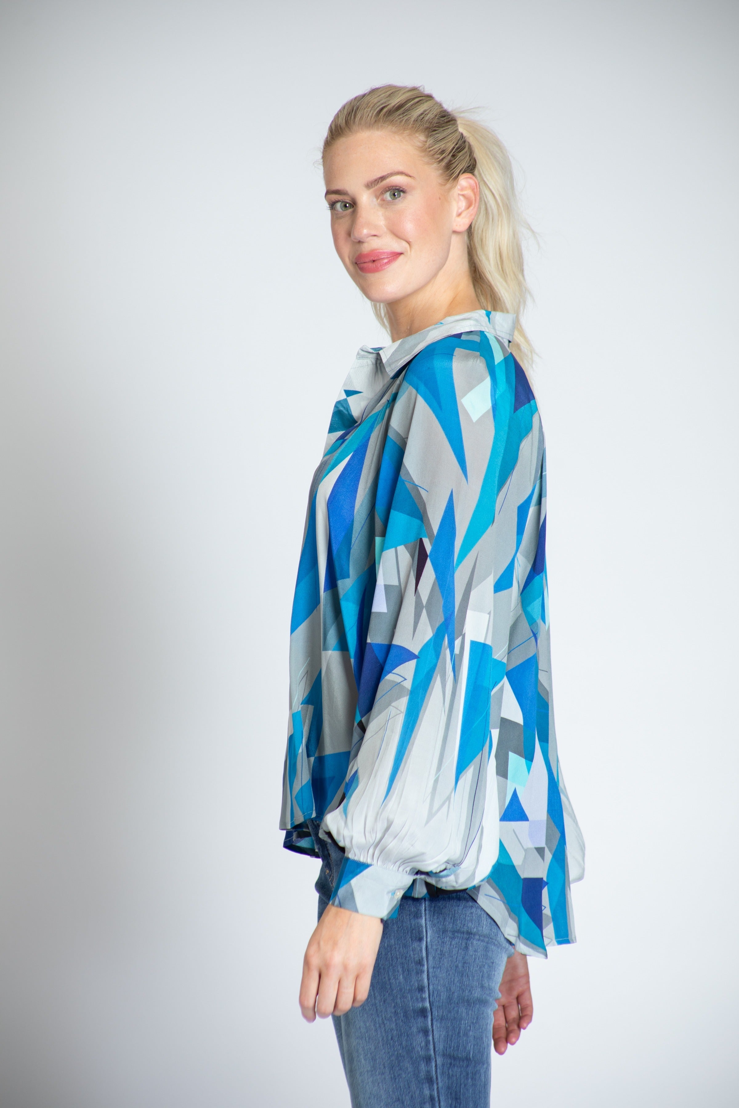 Abstract Triangle Print - Half-plaket Pullover Blouse