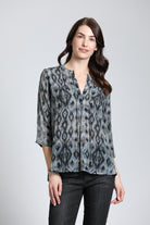 Vertical Diamond Print - V neck With Tassel | front side