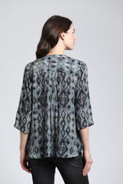 Vertical Diamond Print - V neck With Tassel | back side