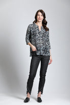 Vertical Diamond Print - V neck With Tassel