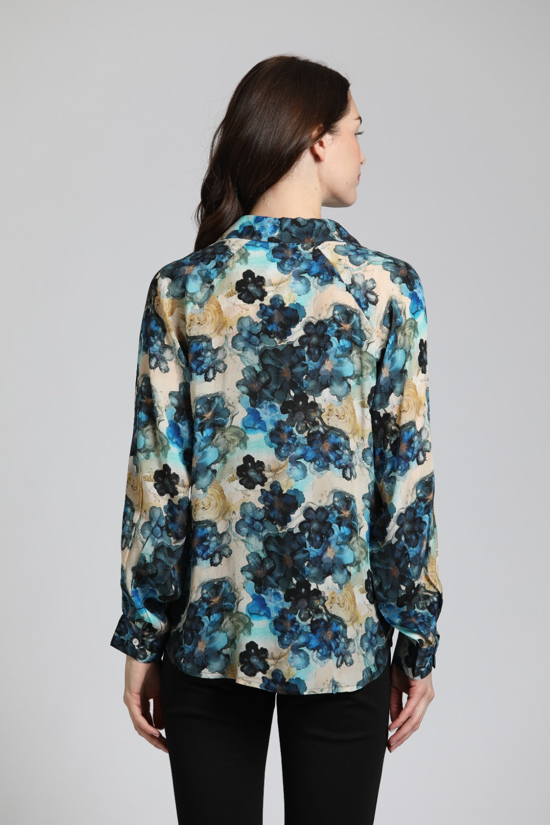 Subtle Bloom Pattern Half Plaket Pullover Blouse | Back side