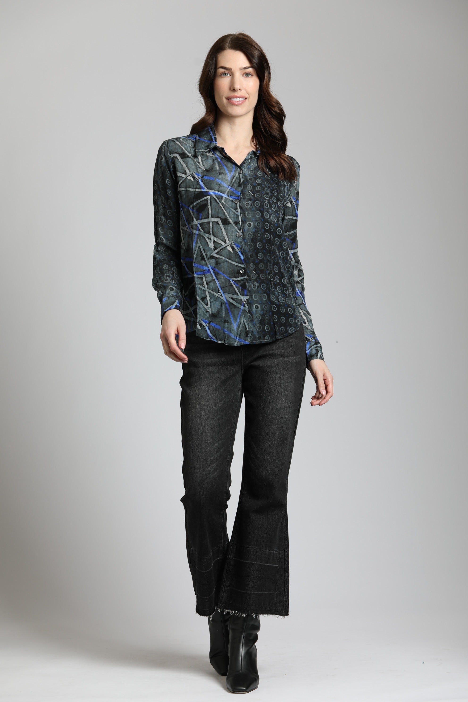 TRIANGLE DOT FUSION-Button-up Top With Roll-up Tab Sleeve | front side